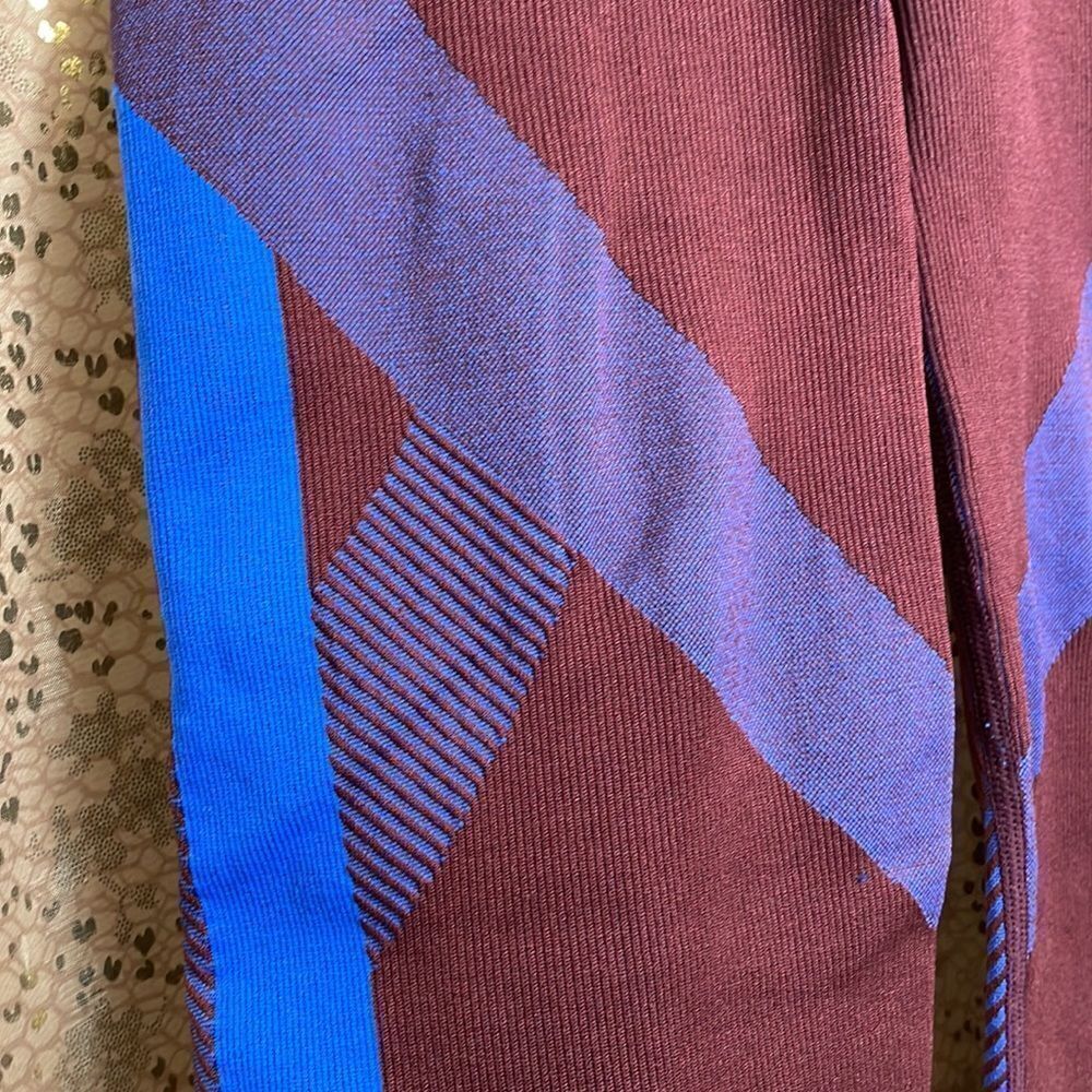 PINK Victoria’s Secret Cool & Comfy seamless maroon/royal blue leggings XS - Picture 3 of 7